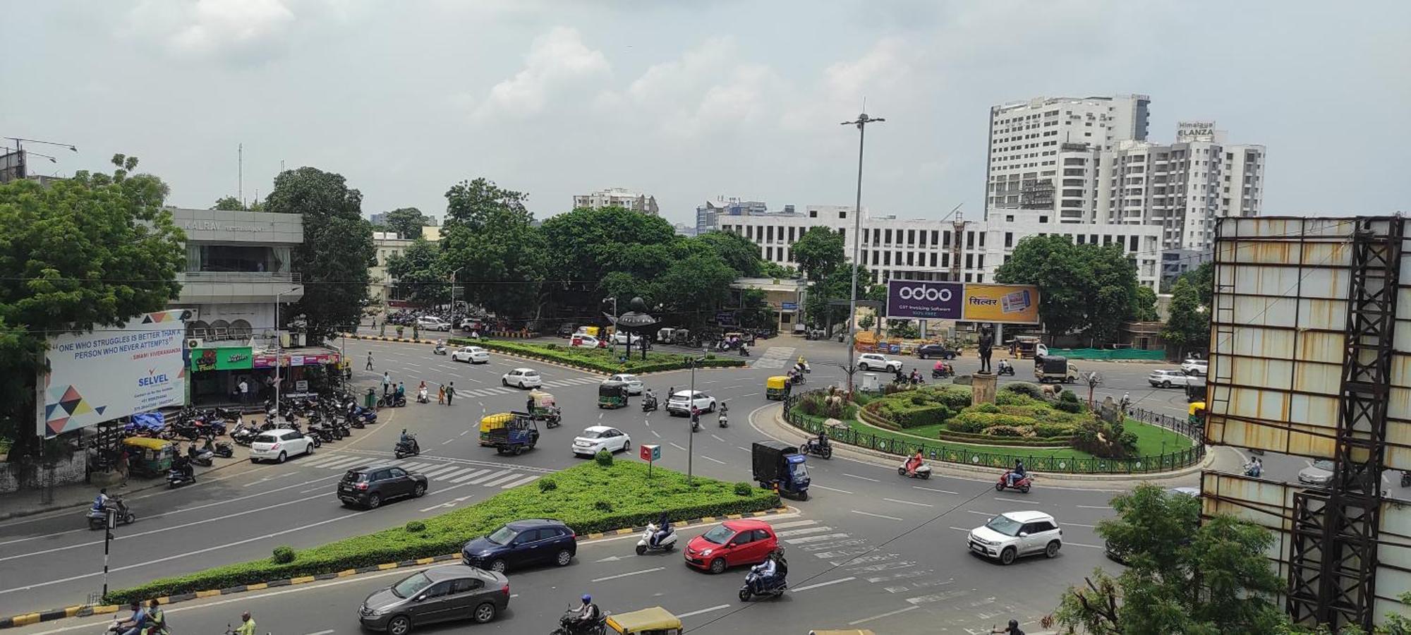 Hotel Earth Inn, Subhash Bridge, Rto Circle, Ахмедабад Экстерьер фото