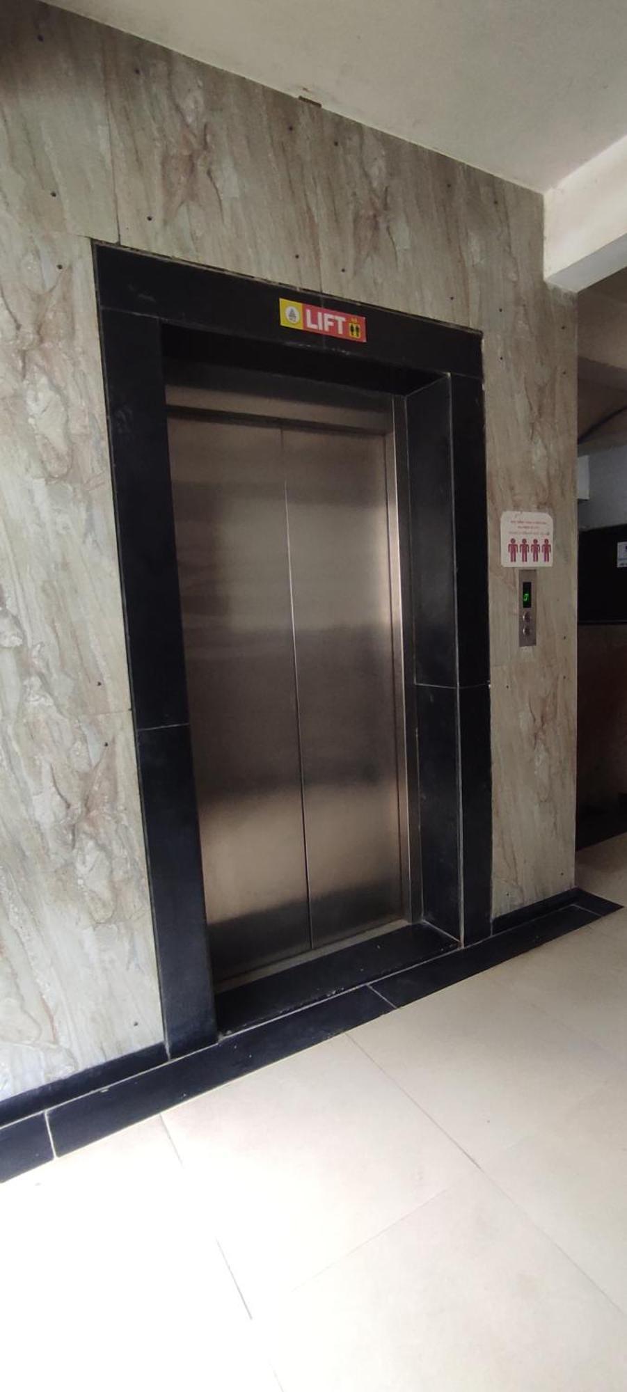 Hotel Earth Inn, Subhash Bridge, Rto Circle, Ахмедабад Экстерьер фото
