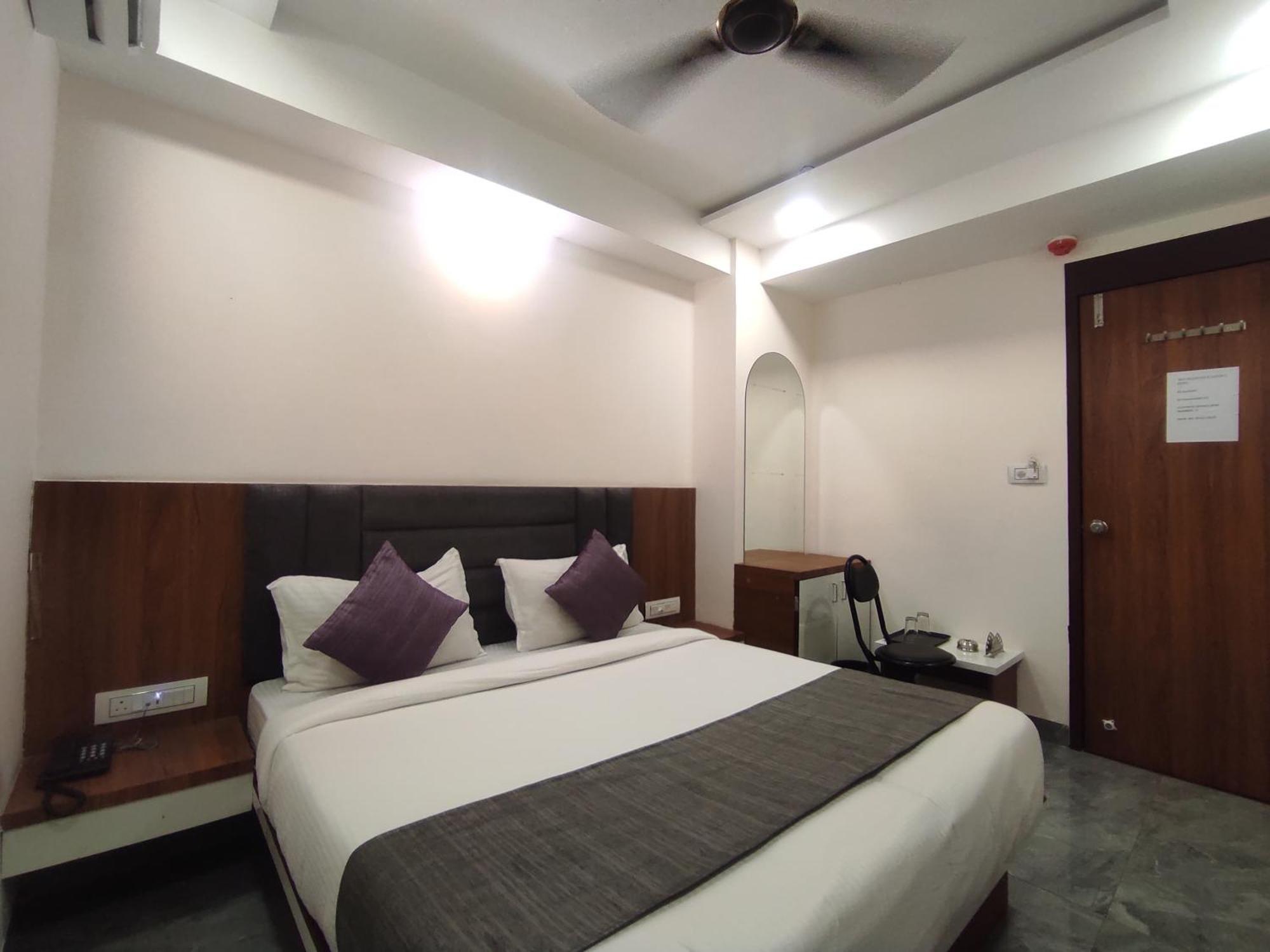 Hotel Earth Inn, Subhash Bridge, Rto Circle, Ахмедабад Экстерьер фото